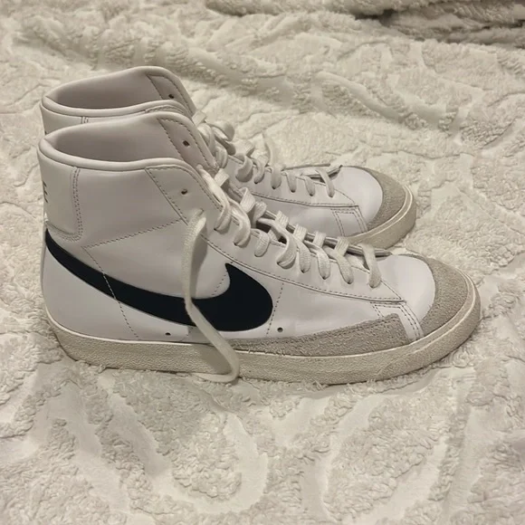 Nike Sneakers - Picture 1 of 3